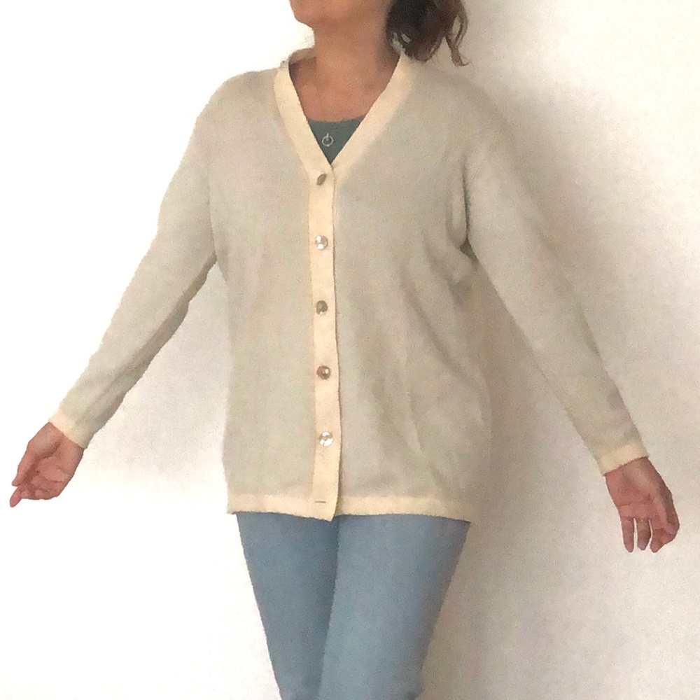 Maria Sartini Cashmere Two-Tone Mother of Pearl Button-up Cardigan